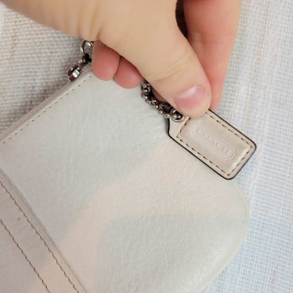 Coach Pebbled Leather Wristlet Wallet Cream Ivory - Picture 2 of 8